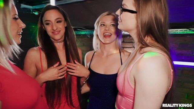 Mia Split's side fuck porn by Teens Love Huge Cocks